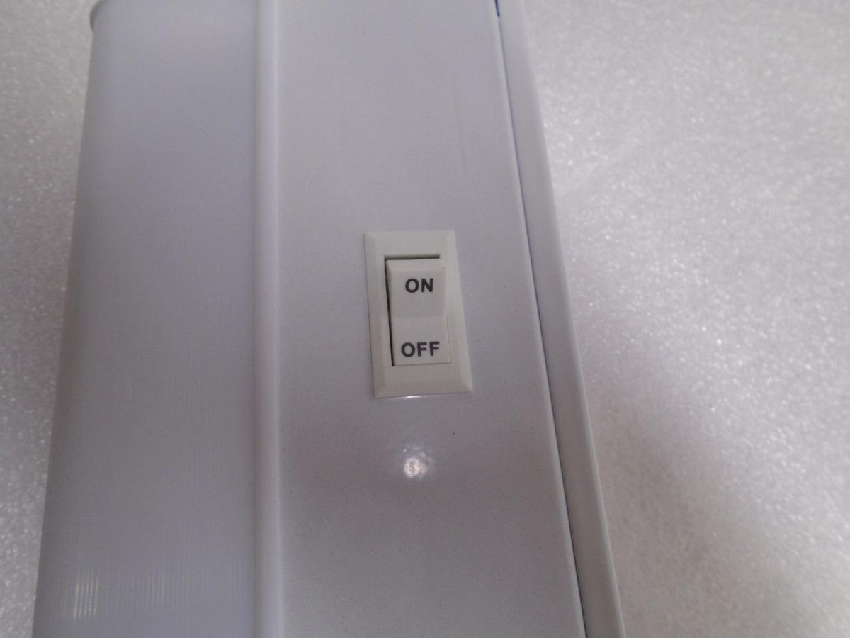 NEW Lithonia Lighting Fluorescent Cabinet Light 24" R073117 R34