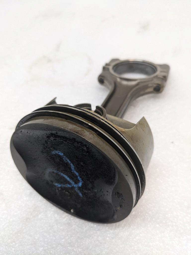 PORSCHE 911/996  CONNECTING PISTON ROD #2 9961031026R USED 996BGL2T2