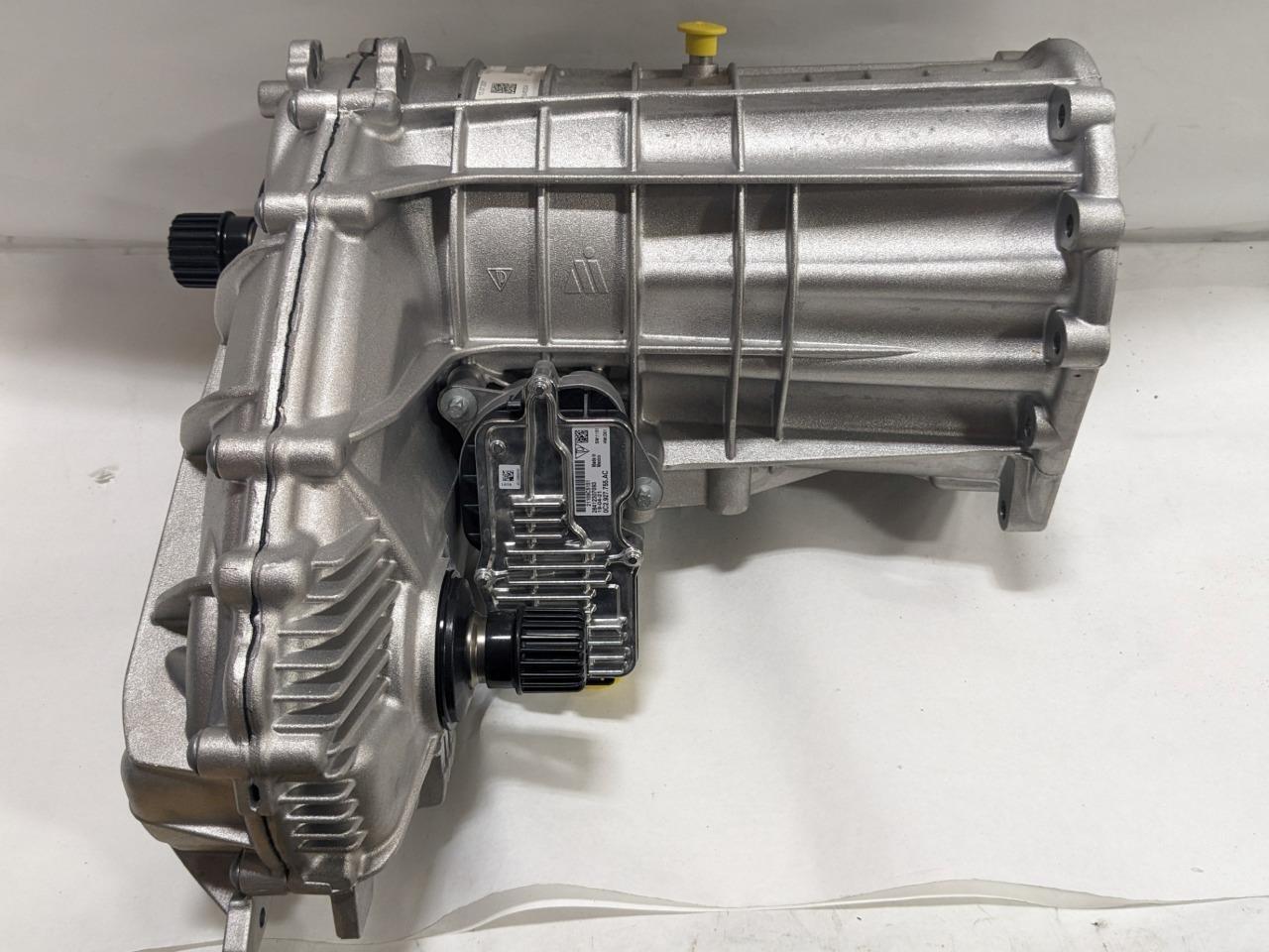 GENUINE PORSCHE 958 351 042 BX 15-18 CAYENNE TRANSFER BOX CASE T3 BSRG4