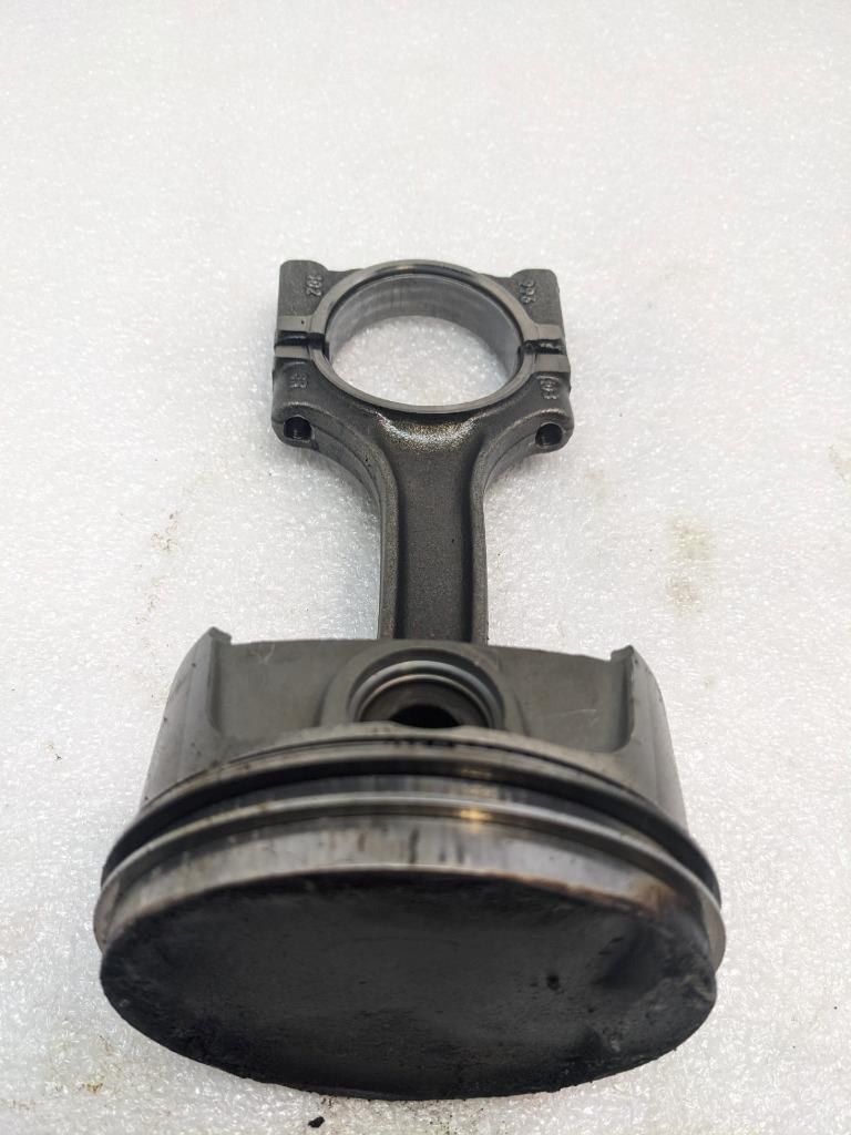 PORSCHE 986 BOXSTER 2.7L PISTON W/CONNECTING ROD #4 9961031028R USED 996GL2T1