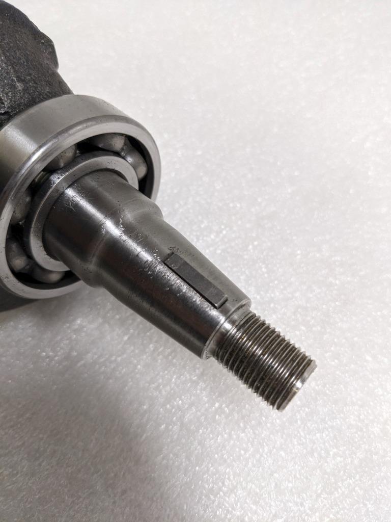 BRIGGS AND STRATTON 593662 CRANKSHAFT FOR 19J137-0001-F1 SMALL ENGINE NEW R32