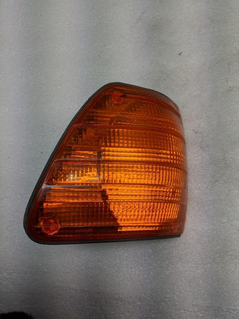 BOSCH 1305233001 LEFT TAIL LIGHT ASSEMBLY FOR MERCEDES W116 450 USED R21