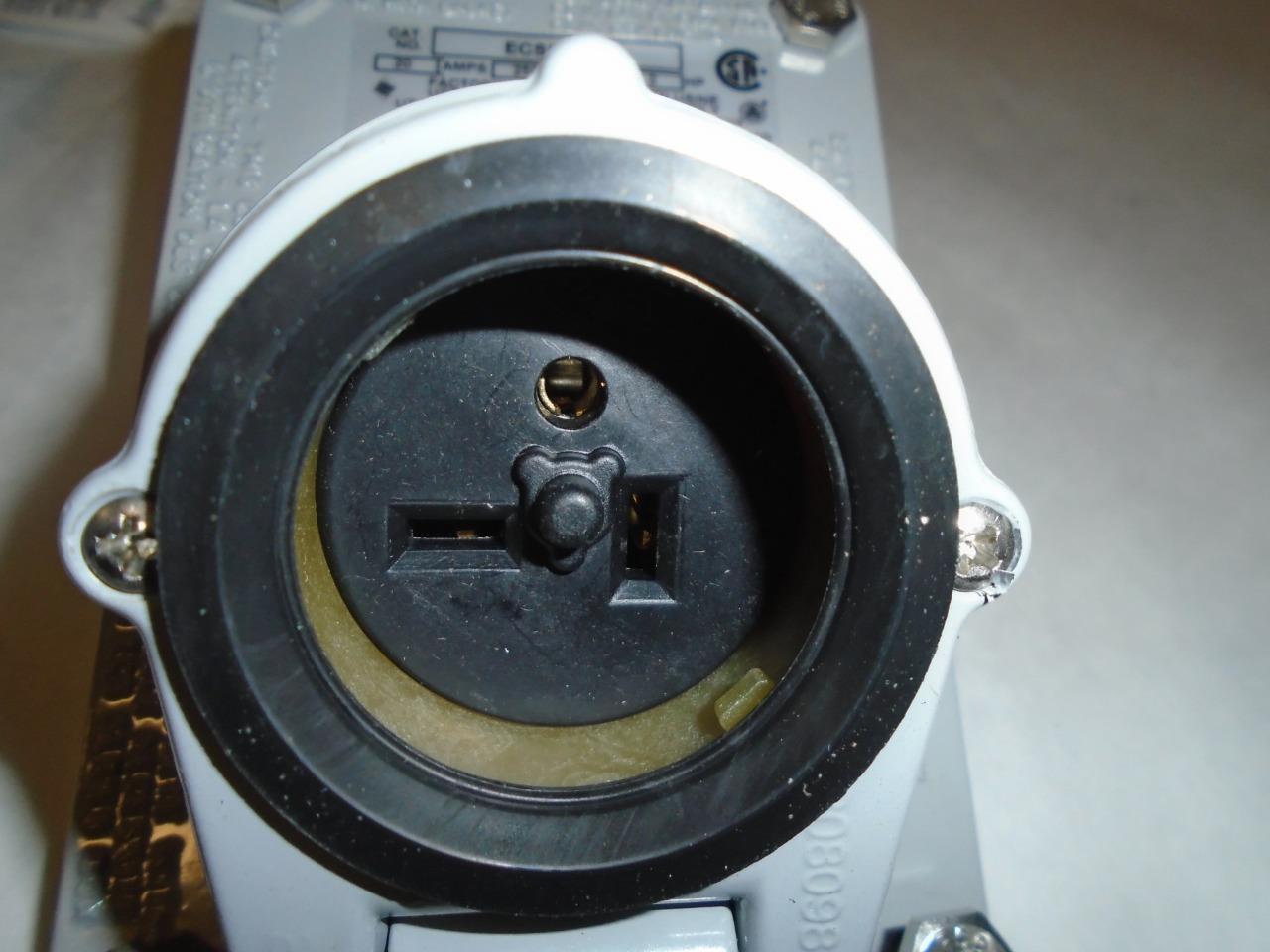 NEW APPLETON ECSK-20232 250VAC RCPT COVER ASSY R4TD