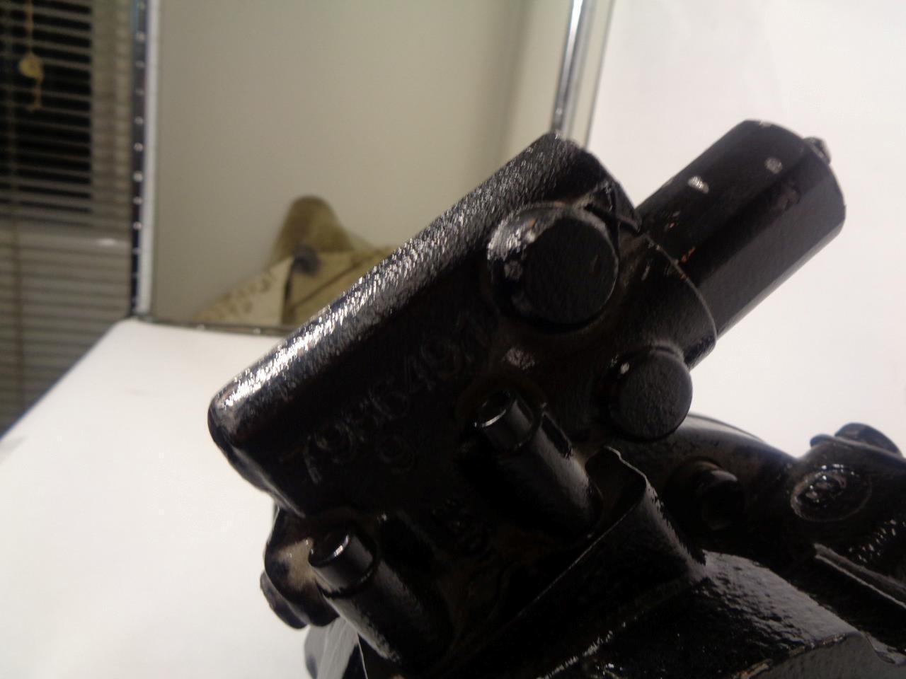 BOSCH REXROTH LA10VO28DR/31R-VSC62K01-S1743 HYDRAULIC PUMP NEW J2