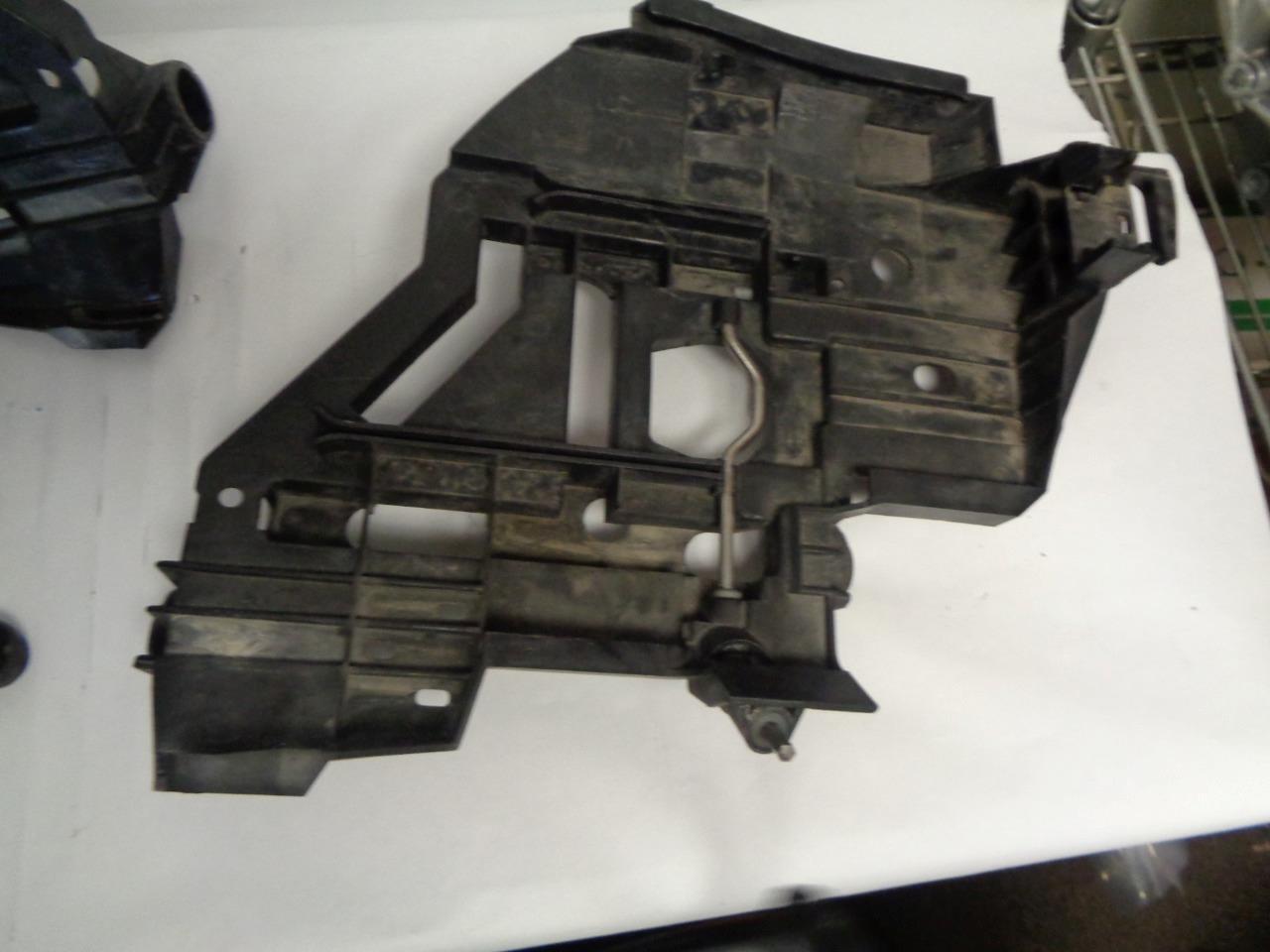 PORSCHE CAYENNE RIGHT HID HEADLIGHT 7L5 941 030 AA W/ MOUNTING BRACKET USED R31