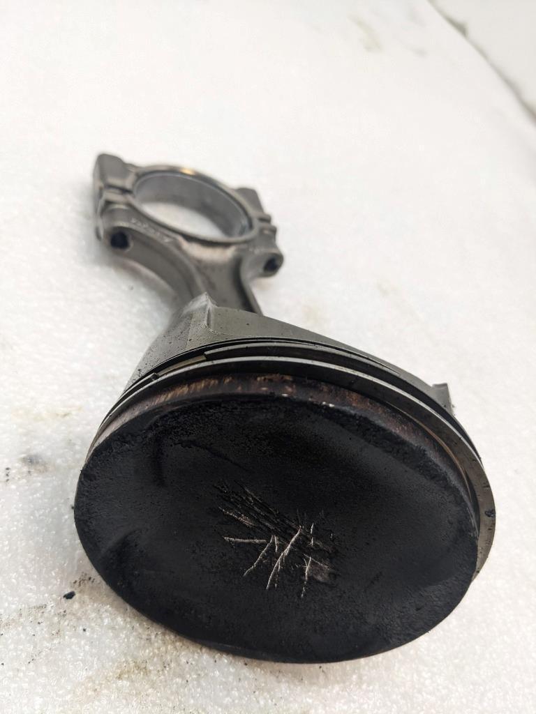 PORSCHE 986 BOXSTER 2.7L PISTON W/CONNECTING ROD #5 9961031028R USED 996GL2T1