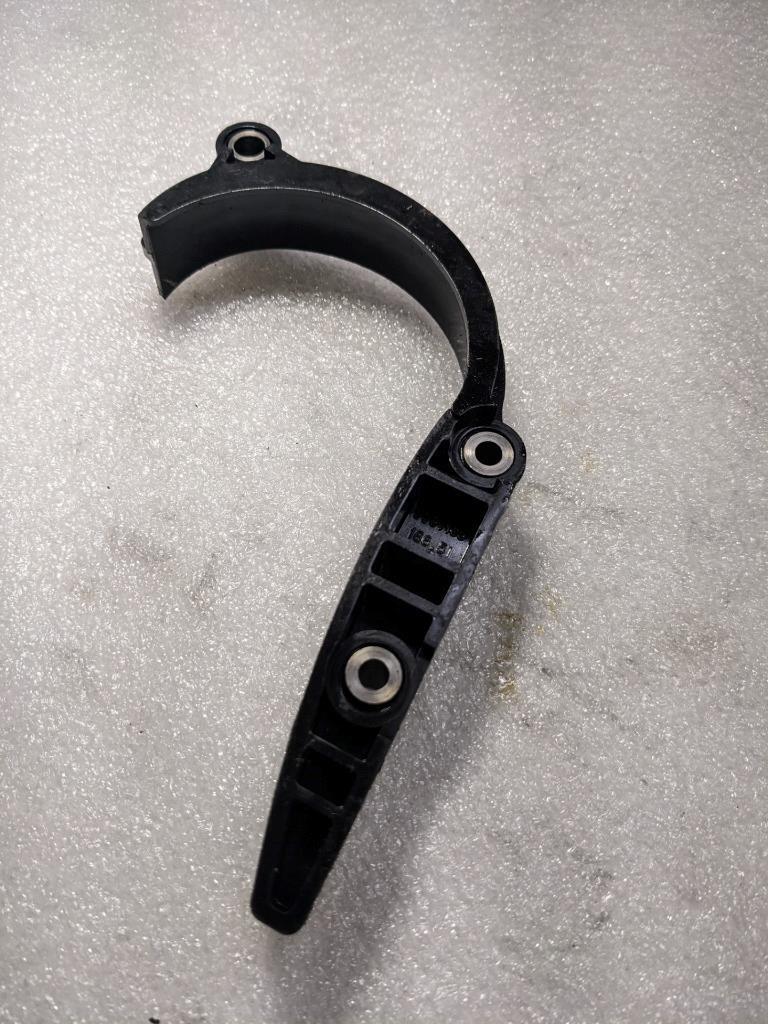 PORSCHE BOXSTER/CAYMAN ENGINE TIMING CHAIN CENTER GUIDE 99610516651 USED 996B.GL