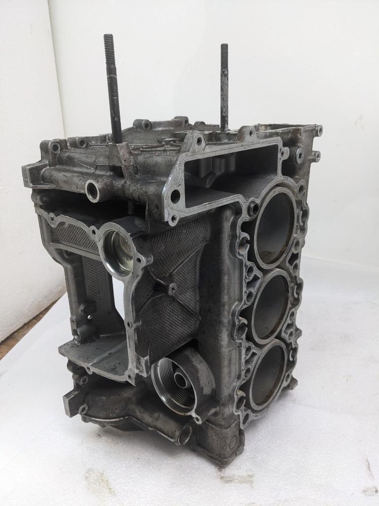 PORSCHE 911/996 RIGHT SIDE ENGINE BLOCK 9961011460R USED B2
