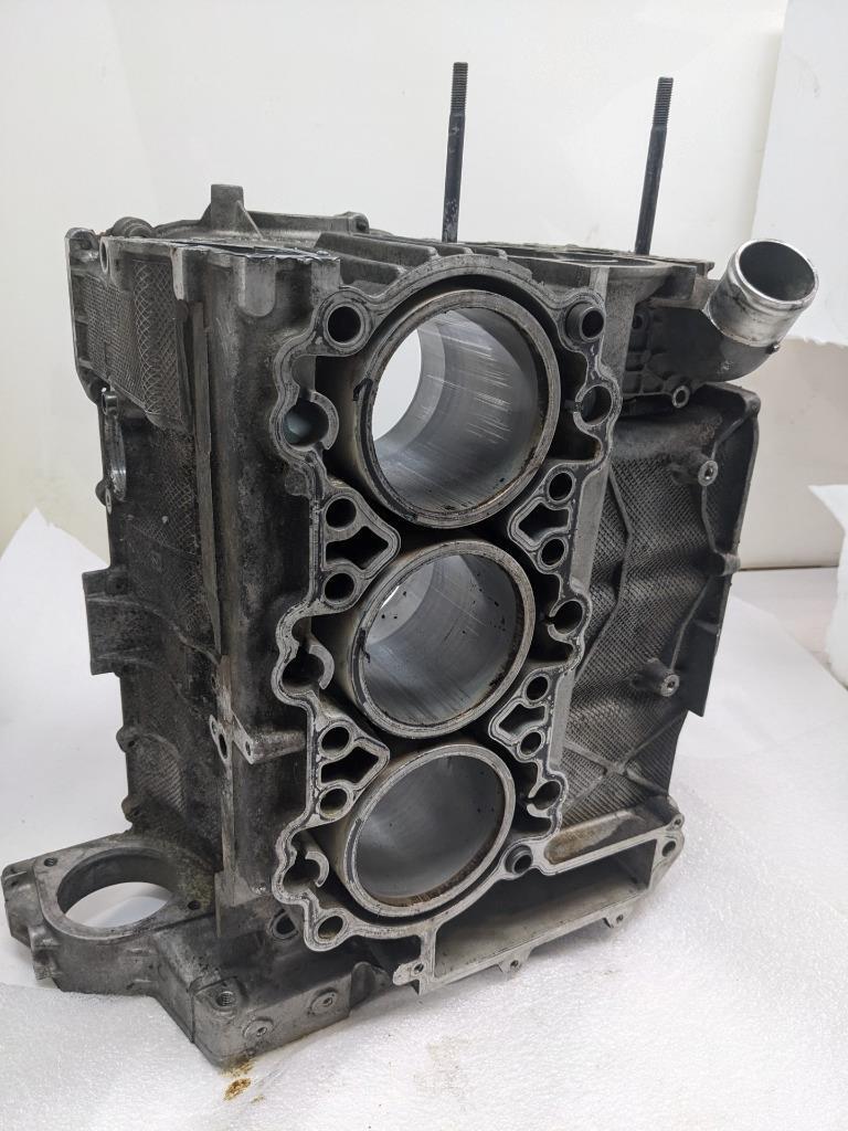 PORSCHE 911/996 RIGHT SIDE ENGINE BLOCK 9961011690R USED B2