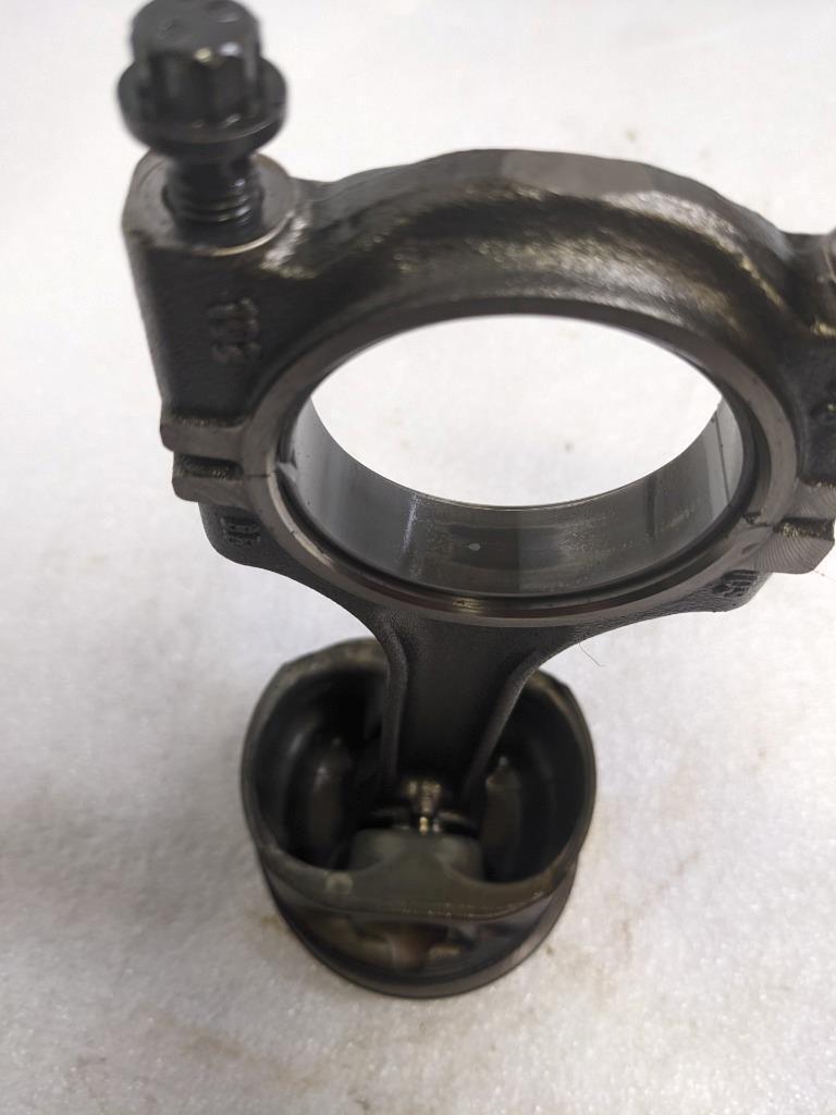 PORSCHE 996/911 CONNECTING PISTON RODS 9961031028R #2 USED 996BGL2T2