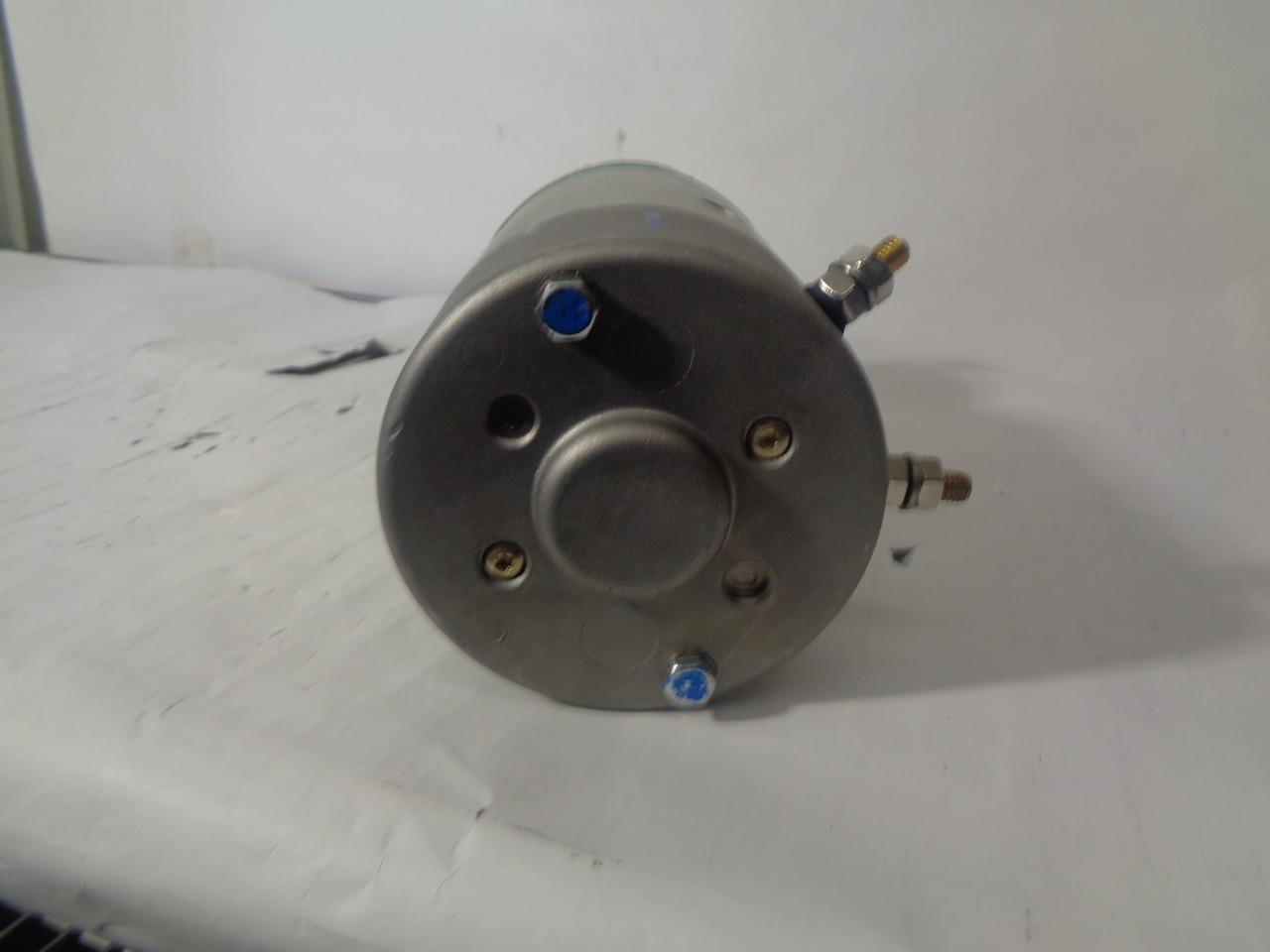 JOHN DEERE HYDRAULIC PUMP 1.59 CM3 60 BAR SEC RE582562 NEW J2