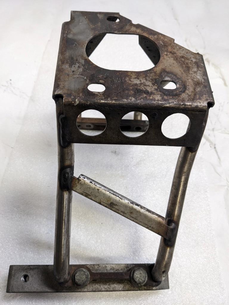 PORSCHE 996 MUFFLER SUPPORT BRACKET (RIGHT) 99611112854 USED 996BGL