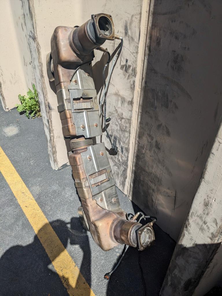 PORSCHE 99611102773 MUFFLER EXHAUST ASSEMBLY FOR 01-05 PORSCHE 911 996 USED B2