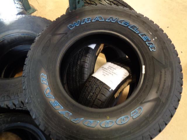 1 GOODYEAR WRANGLER AT ADVENTURE KEVLAR 245 75 16 111T SL 758059571 BQ1