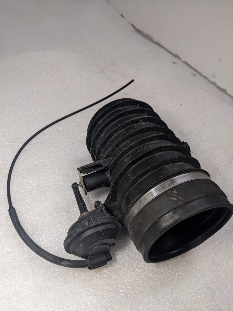 PORSCHE 911/986 BOXSTER THROTTLE BODY FLAP AIR INTAKE 99611068651 USED 996B.G.L.