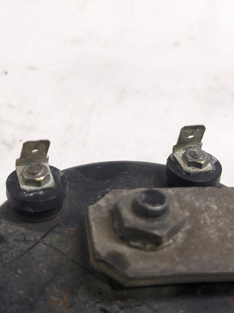 PORSCHE 84-91 944 LOW PITCH TONE ELECTRIC HORN SIREN MIXO TR129 #5 USED R21T2