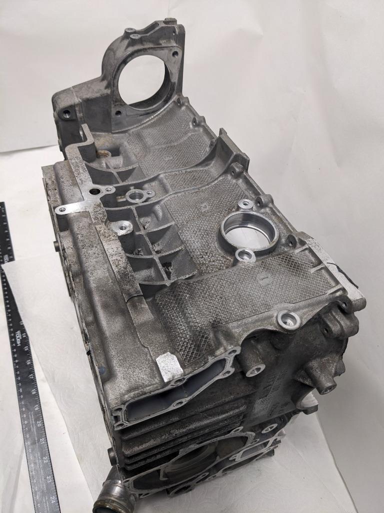 PORSCHE RIGHT/LEFT BARE ENGINE CASE FOR 97-04 BOXSTER 2.7L USED 996BGL2