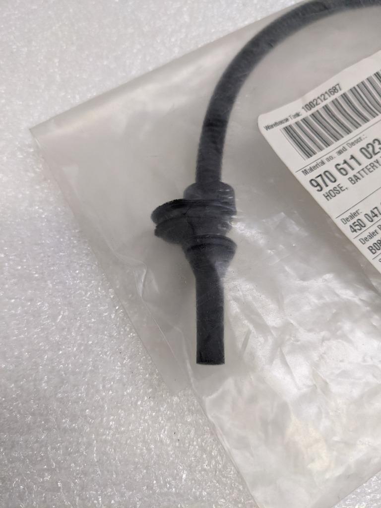 PORSCHE 97061102300 BATTERY VENT HOSE FOR 10-16 PANAMERA 4S NEW PGB2TB