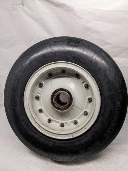 GOODRICH INBOARD WHEEL AND MICHELIN TIRE  30X8.8-15 HUB BORE 77MM 3-1531-3 B2