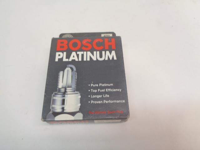 BRAND NEW BOSCH PLATINUM CHEVY GMC FORD SPARK PLUG 4 PACK 4212 R13T3