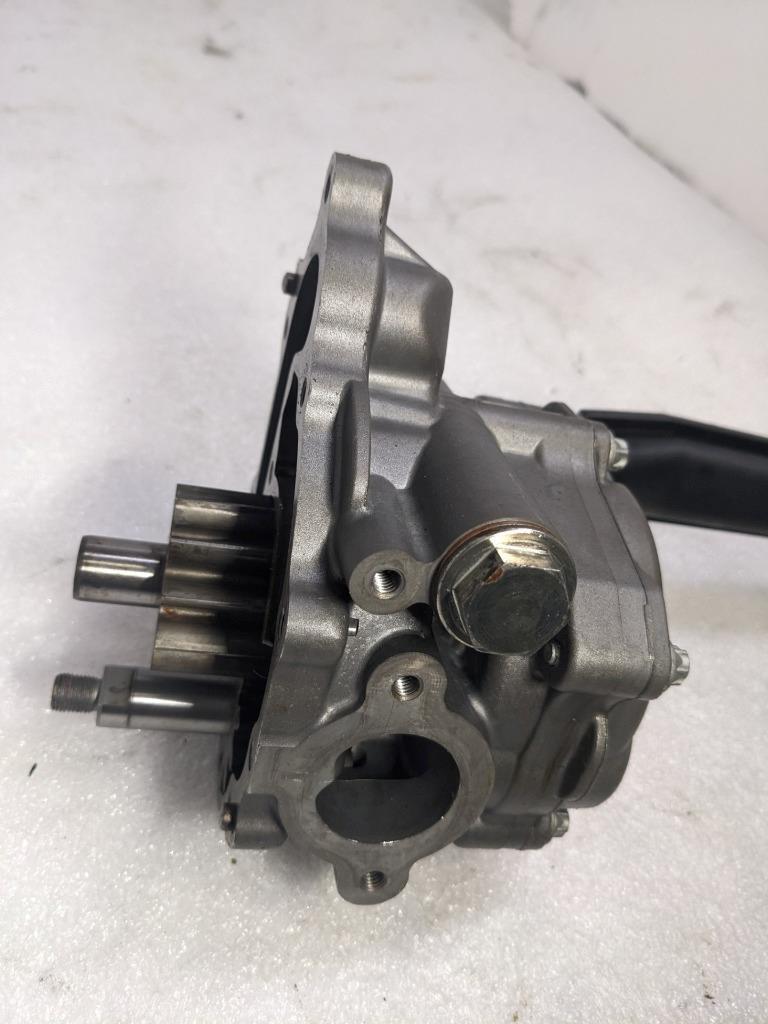 PORSCHE CAYENNE OIL PUMP WITH RESERVOIR 948107010 USED R24