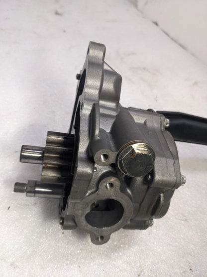 PORSCHE CAYENNE OIL PUMP WITH RESERVOIR 948107010 USED R24