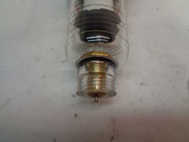 NEW WILKERSON PARTICULATE FILTER 1/4 INCH NPT F03-02-E00 R11