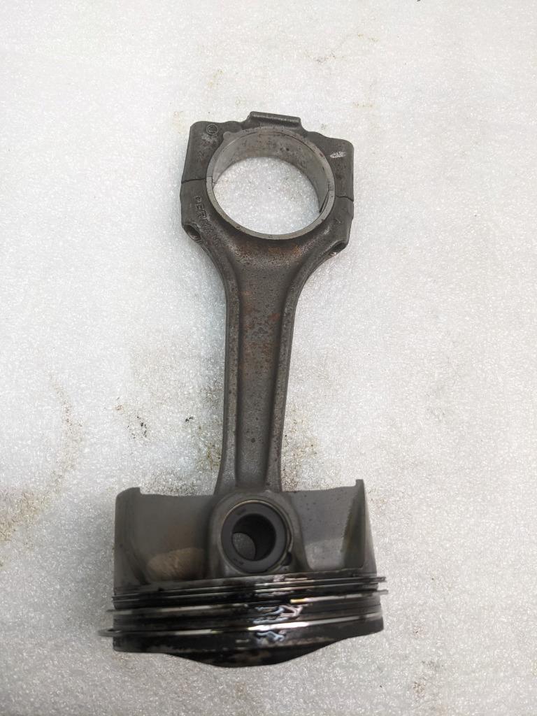 PORSCHE CAYENNE PISTON CONNECTING ROD #4 (CRACKED) 9461191R USED R24