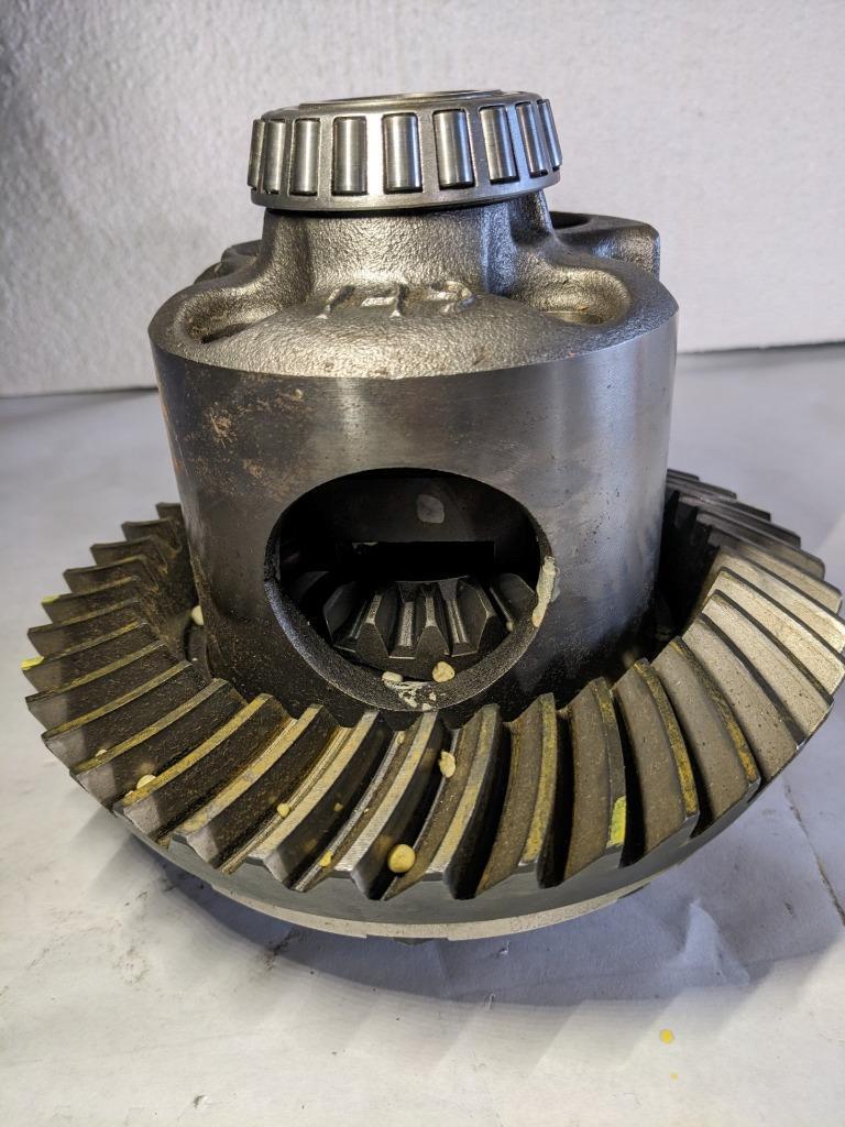 UNBRANDED 40 SPLINE/10 BOLT DIFFERENTIAL w/ LOCKER 0441241-1 NEW R23