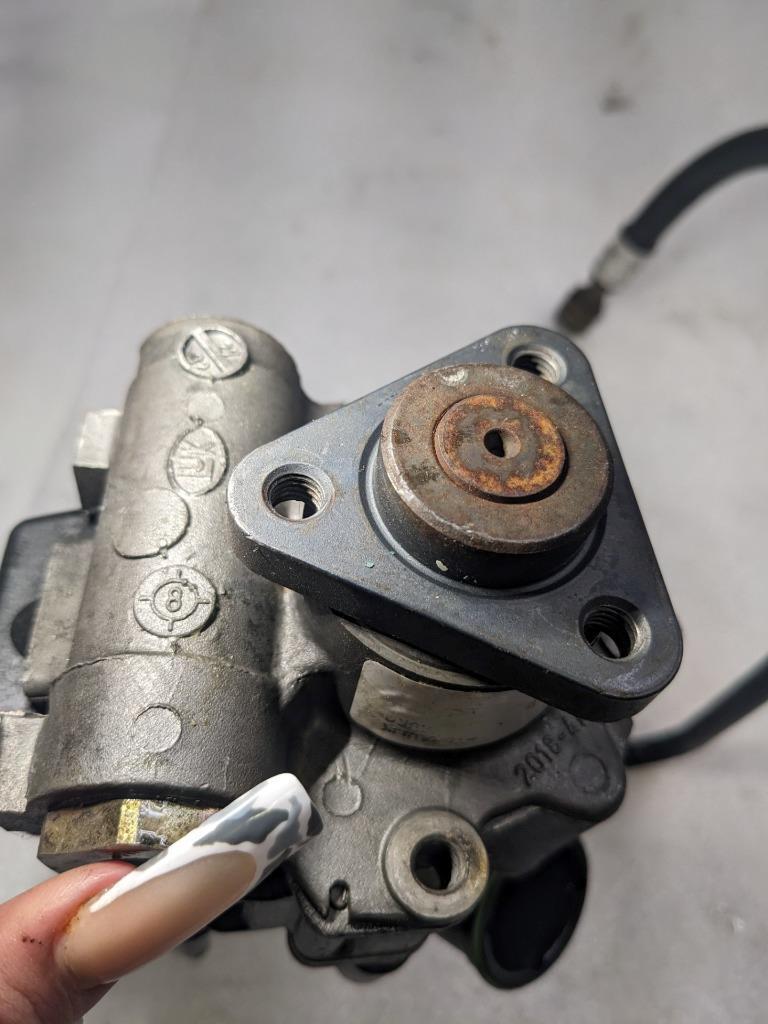 PORSCHE BOXSTER 986 POWER STEERING PUMP W RESERVIOR 99631422002 USED 996BGL