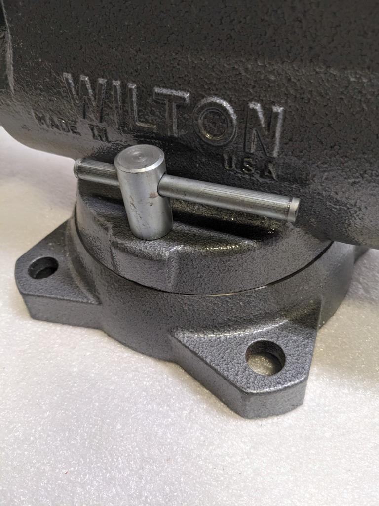WILTON 28832 BENCH VISE 500S 5" WIDTH 8" OPENING 4-14" DEPTH SWIVEL BASE NEW H1