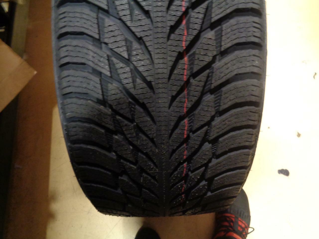 1 NEW NOKIAN HAKKAPELIITTA R3 SUV 265 40 20 110T XL TIRE WO LABEL T430698 Q9