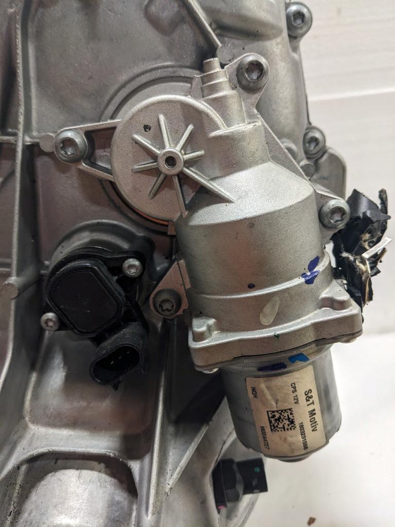 GM Transfer Case 84467435 Chevy Avalanche, Cadillac Escalade NEW DAMAGED BSRG3