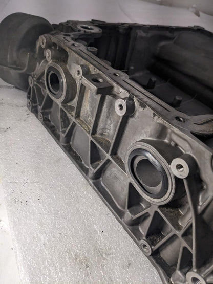 PORSCHE MACAN OIL-CONDUCTING HOUSING 94610705131 USED/GENUINE R25