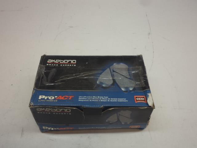 BRAND NEW AKEBONO PRO ACT FRONT DISC BRAKE PADS 97-2005 BUICK CENTURY ACT699
