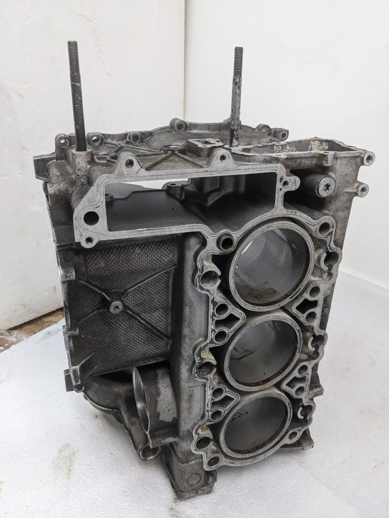 PORSCHE 911/996 RIGHT SIDE ENGINE BLOCK 9961011460R USED B2