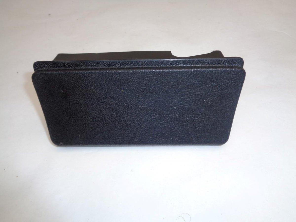USED PORSCHE 928 CENTER CONSOLE  ASHTRAY LIGHTER 928.552.060.02 R23T4