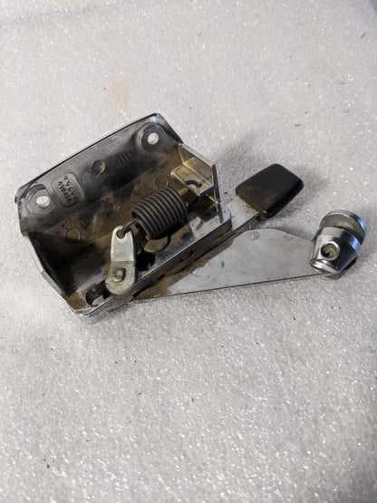 VOLVO 680428 RIGHT REAR WINDOW HANDLE HINGE CHROME FOR 75-93 VOLVO 140 NEW R24T4