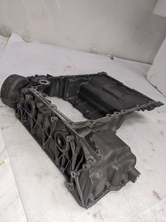 PORSCHE MACAN OIL-CONDUCTING HOUSING 94610705131 USED/GENUINE R25