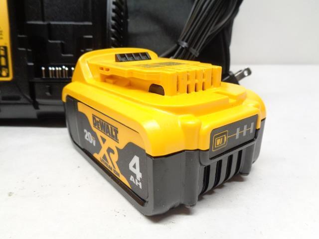 NEW DEWALT 20V MAX XR PREMIUIM LITHIUM-ION 6.0AH 4.0AH STARTER KIT DCB246CK R30