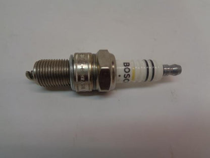 BRAND NEW BOSCH MITSUBISHI SUPER SPARK PLUG 10 PACK 7507 R13T3
