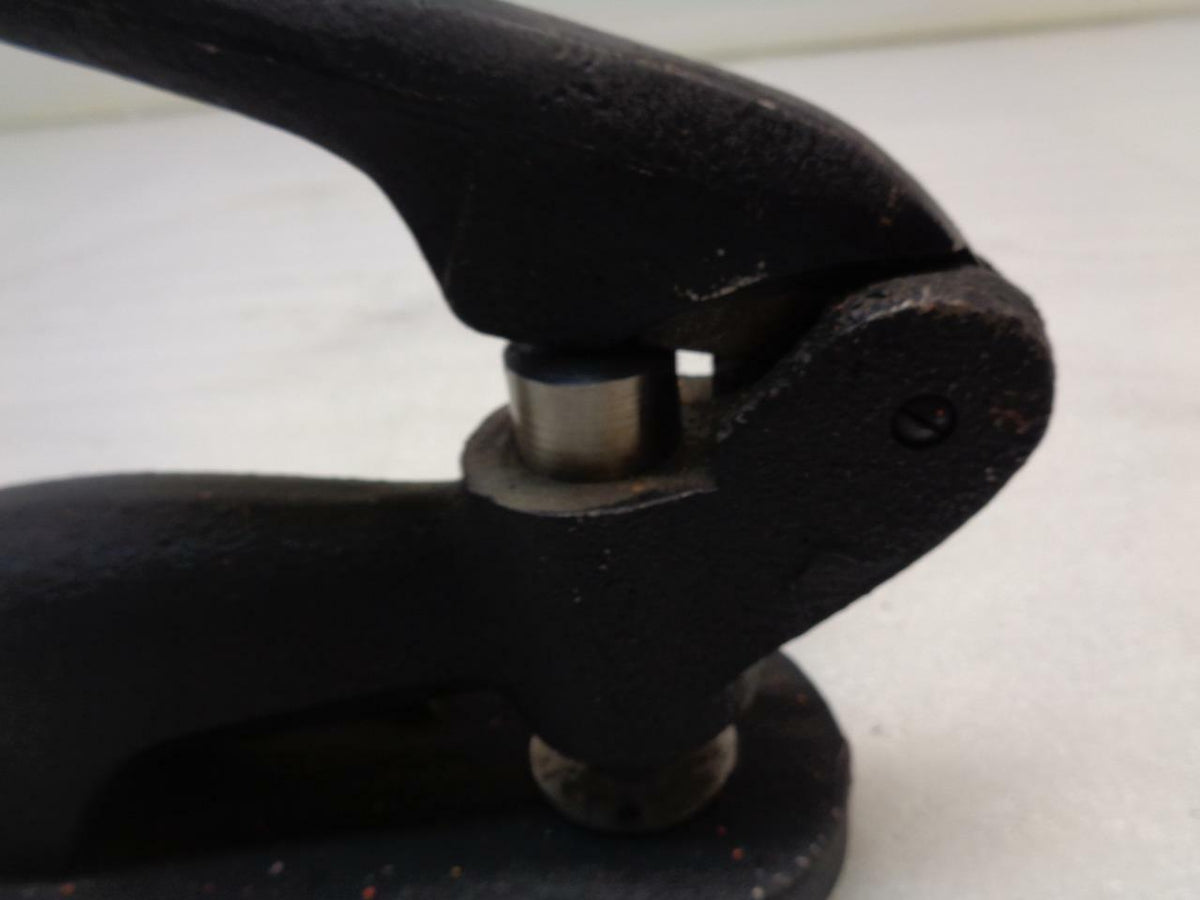 ANTIQUE UNUSED 3/4" HAND PRESS PUNCH HOLE MACHINE INDUSTRIAL CAST IRON SR