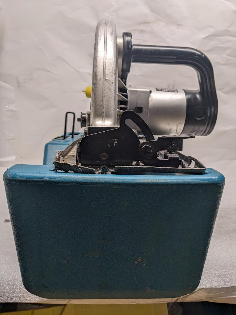 Makita 5402NA Corded 16-5/16" Beam Circular Woodcutting Saw 2011 used B1B2