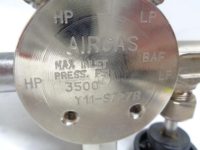 NEW AIRGAS GAUGE PRESSURE REGULATOR 0-60 PSI 0-4000 PSI Y11-S727B R27