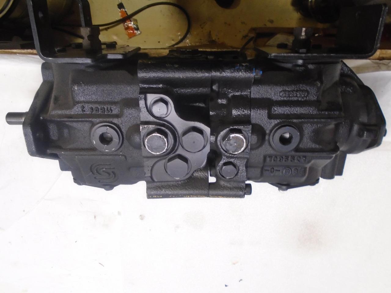 REMANUFACTURED Bobcat Hydraulic Tandem Drive Pump 7001072REM BSRG5