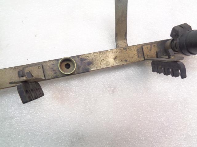 PORSCHE FUEL RAIL AND FUEL REGULATOR FOR 83-85 PORSCHE 944 USED R20