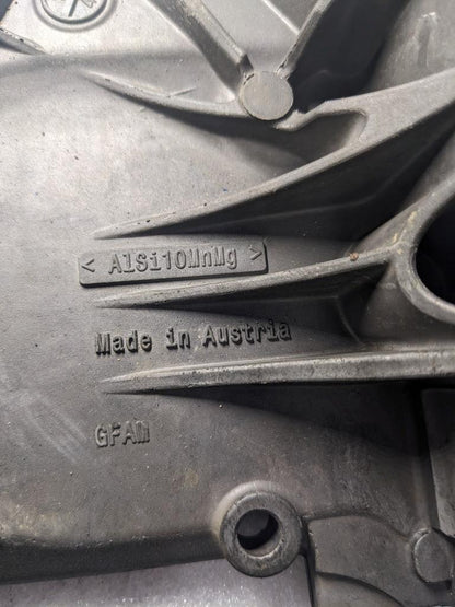 PORSCHE MACAN OIL-CONDUCTING HOUSING 94610705131 USED/GENUINE R25