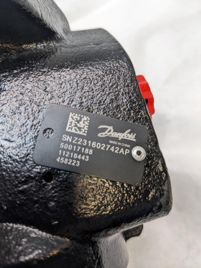DANFOSS 2" CUT 7-BOLT ON HYDRAULIC MOTOR Z231602742AP NEW R11