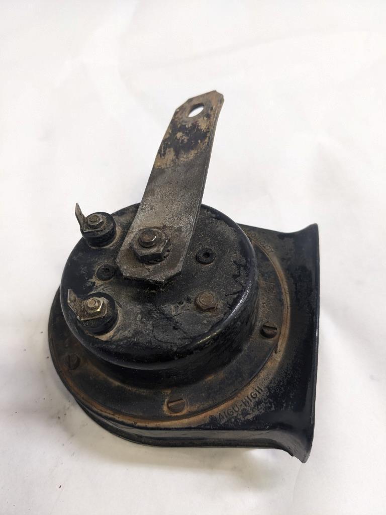 PORSCHE 84-91 944 LOW PITCH TONE ELECTRIC HORN SIREN MIXO TR129  USED R21T2