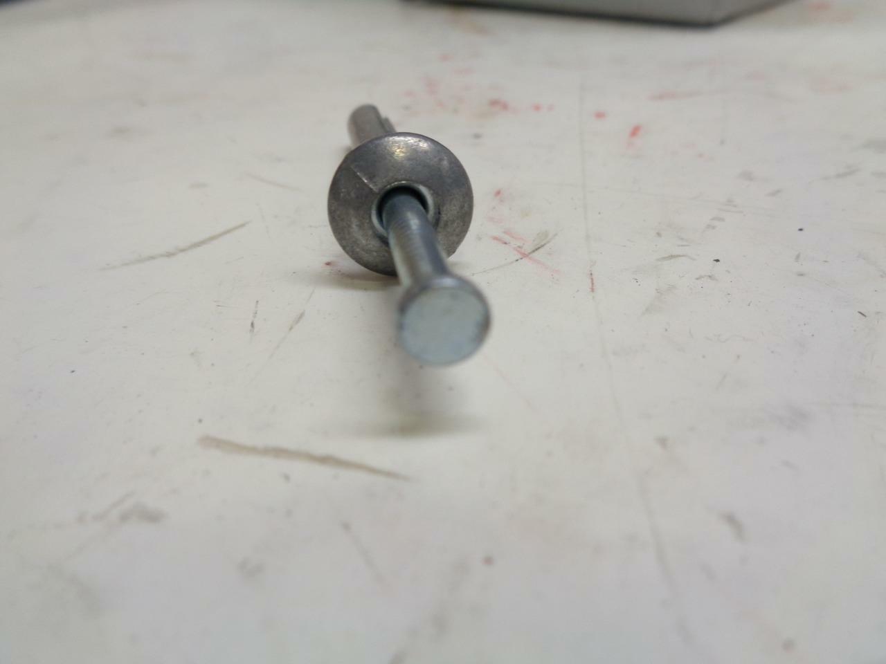 NEW PACK OF 2 BOXES OF 100 COUNT MIDWEST NAIL DRIVE ANCHORS 2.45lb MAX 04068 R10